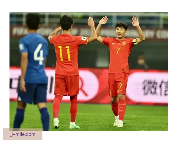 中国男足主教练率队备战二零二六年三月对阵新加坡关键之战前景展望